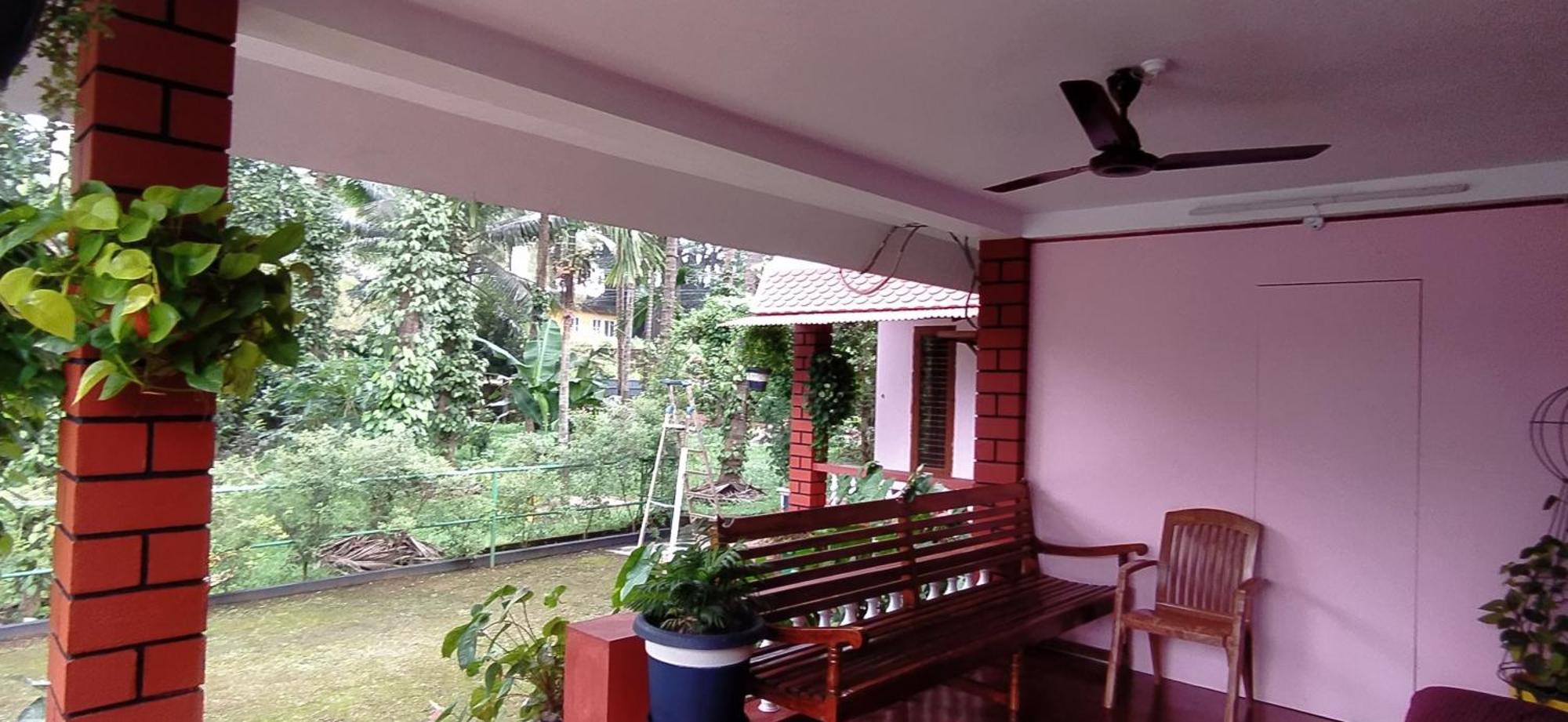 Runnin Airport - Homestay Gurpur Bagian luar foto