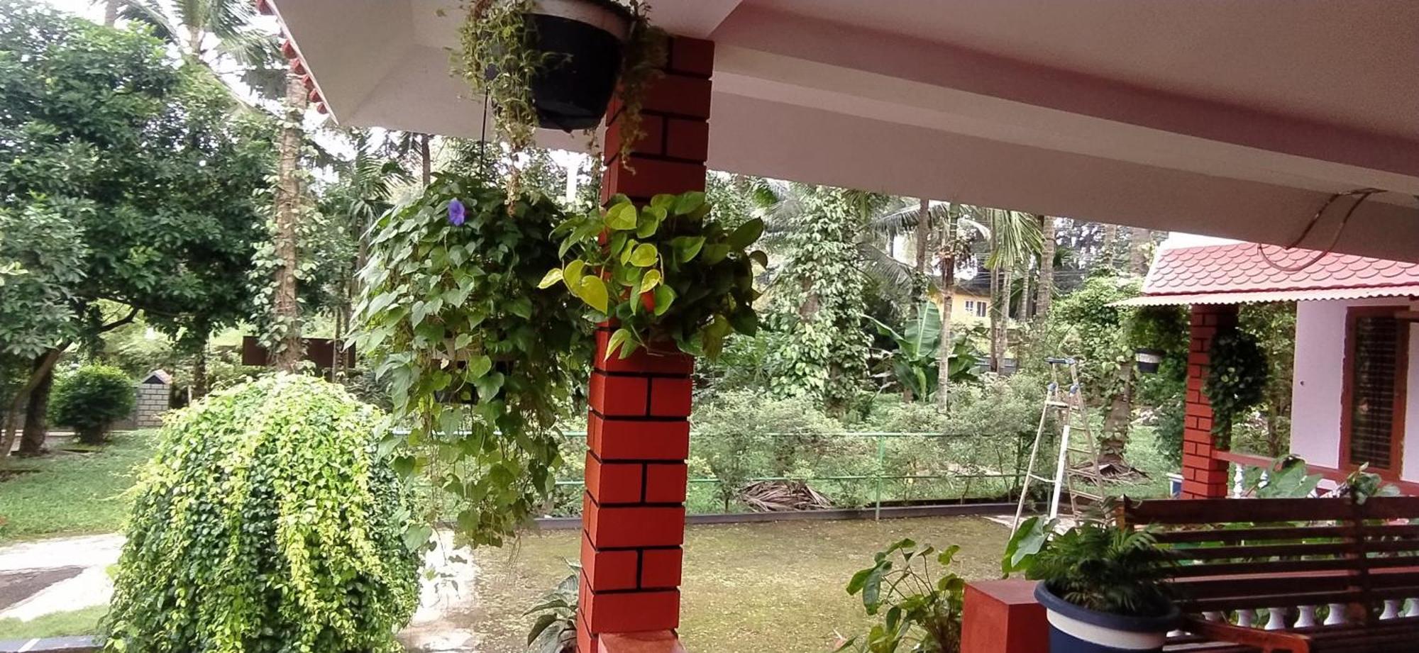 Runnin Airport - Homestay Gurpur Bagian luar foto