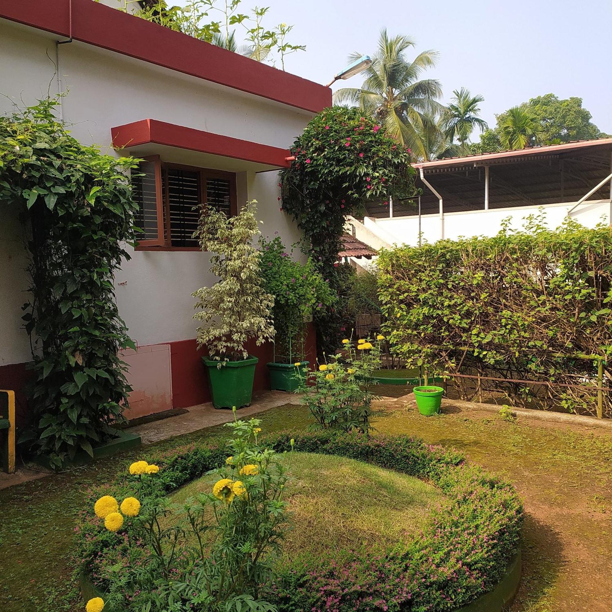 Runnin Airport - Homestay Gurpur Bagian luar foto
